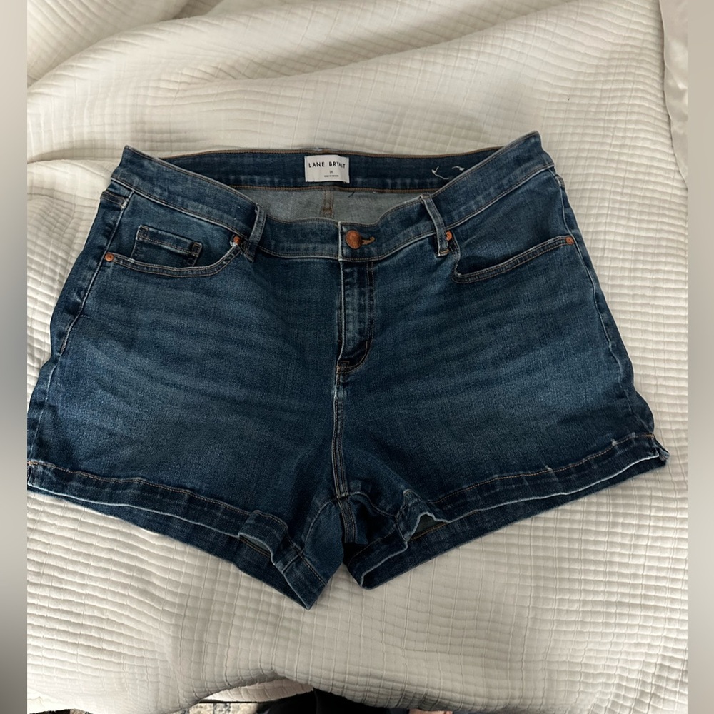 Lane Bryant Woman’s Signature Fit Jean shorts, size 20